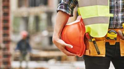 ++ Bau-Tarif nach 35 Jahren endlich einheitlich ++ Gartenbau: Löhne steigen ++